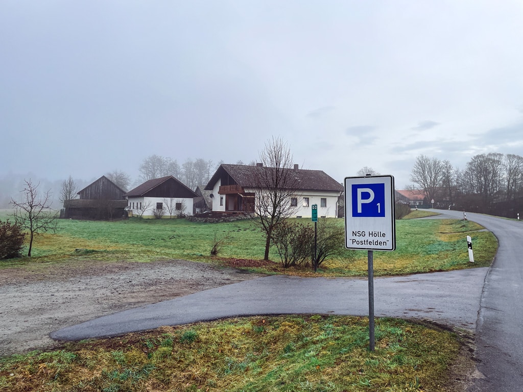 Parkplatz-Naturschutzgebiet-Hoelle-Hoellbachtal